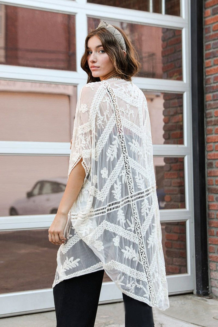 Dame transparent Kimono med florale broderier Stilla