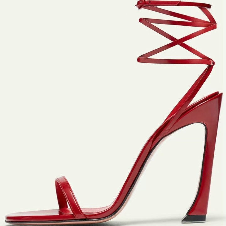Dame High-Stiletto Riemchensandaler med arkitektonisk design Stilla