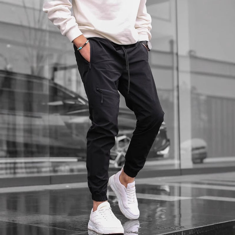 Herrer sporty fritidshose med elastisk talje og praktiske lynlåslommer Stilla