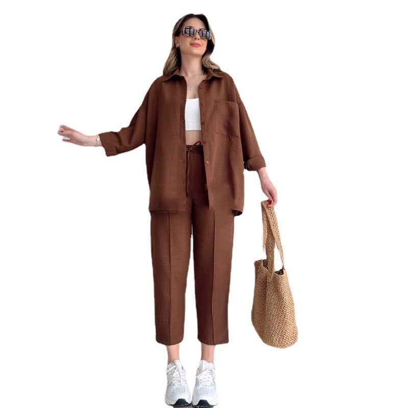 Dame fritids-to-dels sæt i let linned med cropped top og bred bukser Stilla