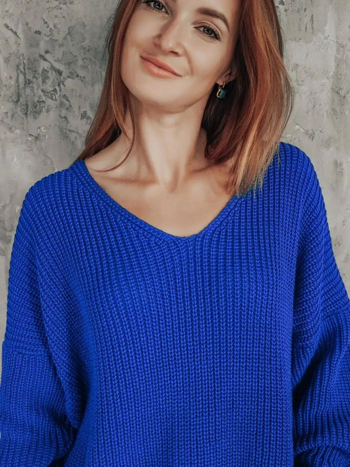Dame Oversized Strikbluse med asymmetrisk udskæring og brede ribstrikdetaljer Stilla