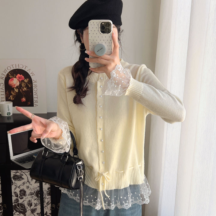 Dame cardigan med flæse detaljer og dekorative perleknapper Stilla