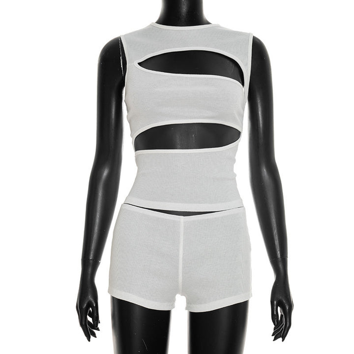 Damen modisches Oberteil mit angeschnittenen Details und passenden Shorts Skovae