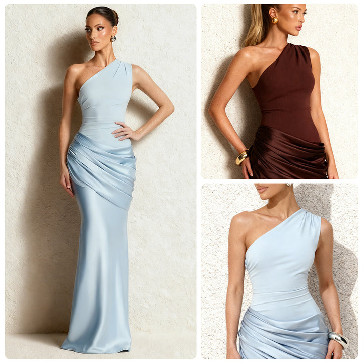 Kvindelige elegante asymmetrisk aftenkjole med flydende satin og sofistikeret drapering