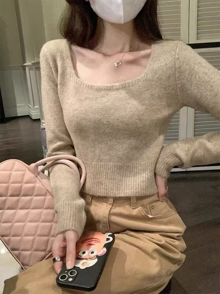 Kvinders elegante korte sweater med firkantet halsudskæring og fin strik tekstur Stilla