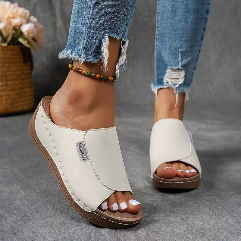 Dame Wedge-sandaler med elegant snit og ergonomisk fodsenge-design Stilla