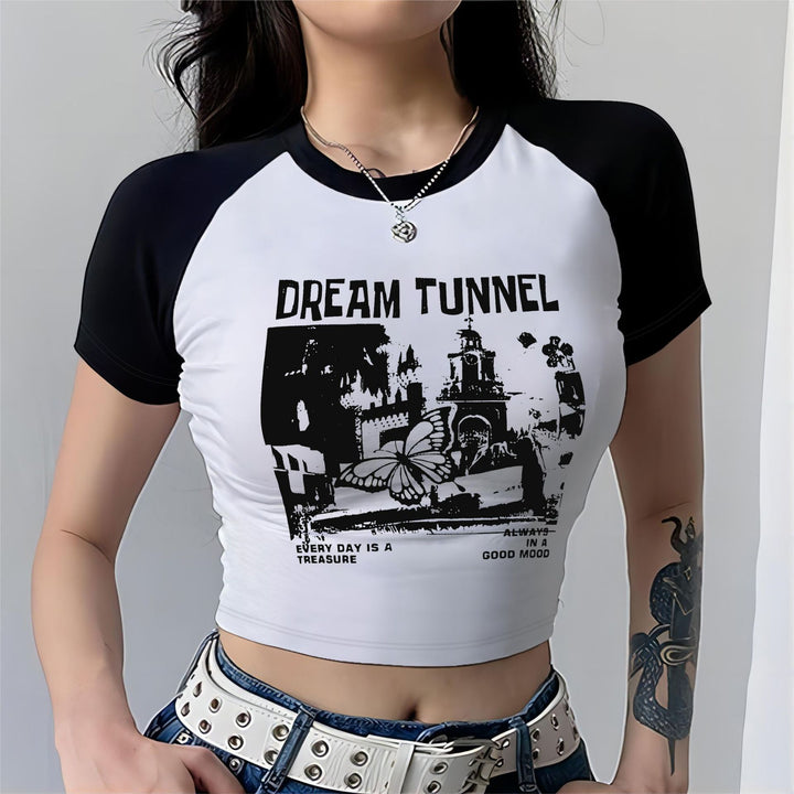 Dame Cropped T-Shirt med iøjnefaldende trykdesign Skovae