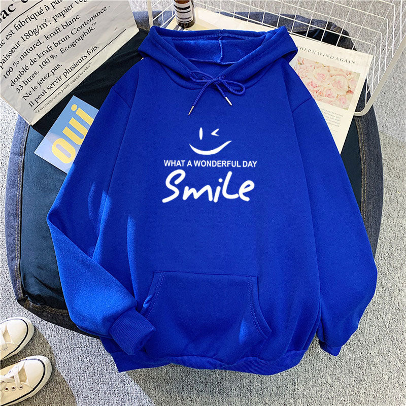 Kvinders hættetrøje med glad smileprint Skovae