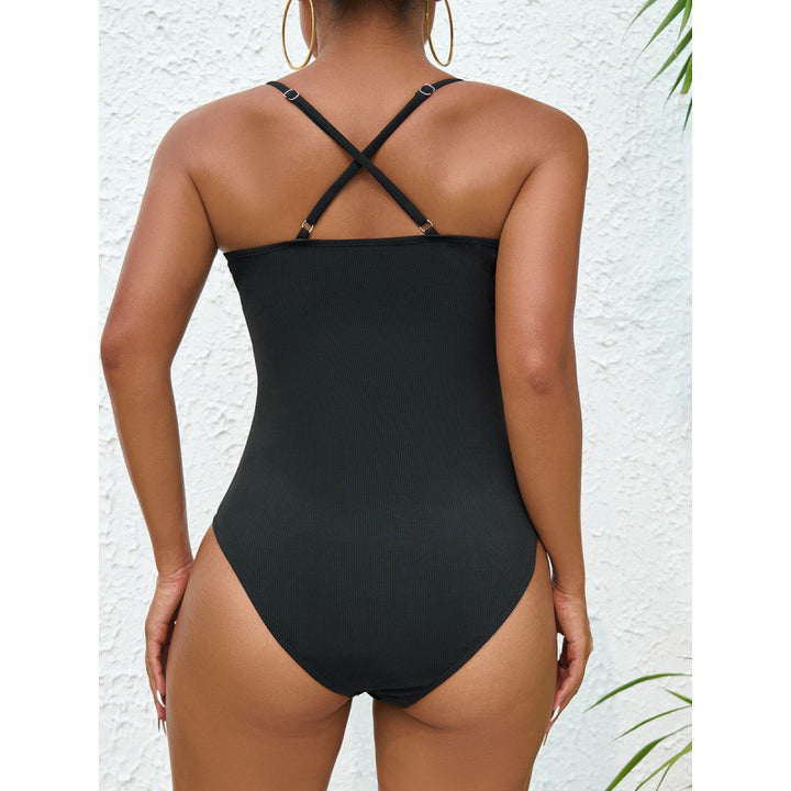 Dame en del badedragt med flot cut-out og elegante detaljer Skovae