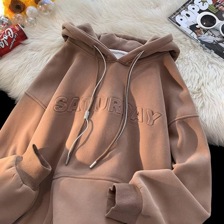 Dame hoodie med indsyet skrift og materialer af høj kvalitet Stilla