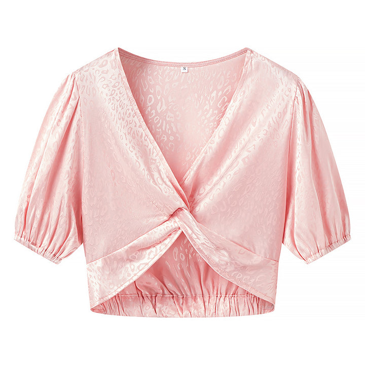Dame Charmende og legende satinbluse med puffærmer og indpakningsdesign Stilla