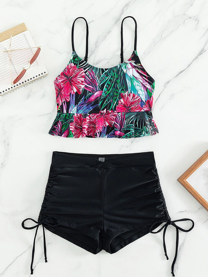 Dame bikiniset med blomster top og sporty shorts Stilla