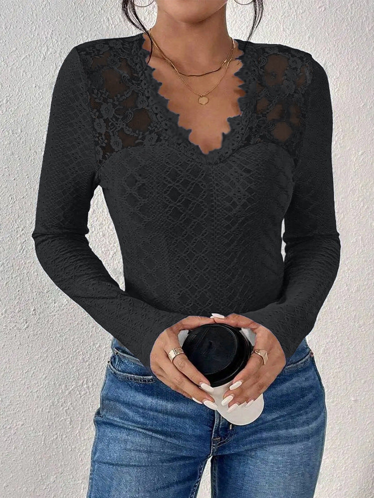 Damebluse med transparente spidsakcenter og elegant V-hals Stilla