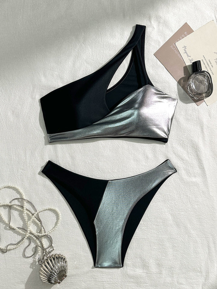 Dame bade sæt med asymmetrisk design og metal accenter Stilla