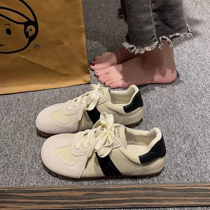 Dame Sneakers i sporty retro-stil med åndbare materialer og skridsikker sål Stilla
