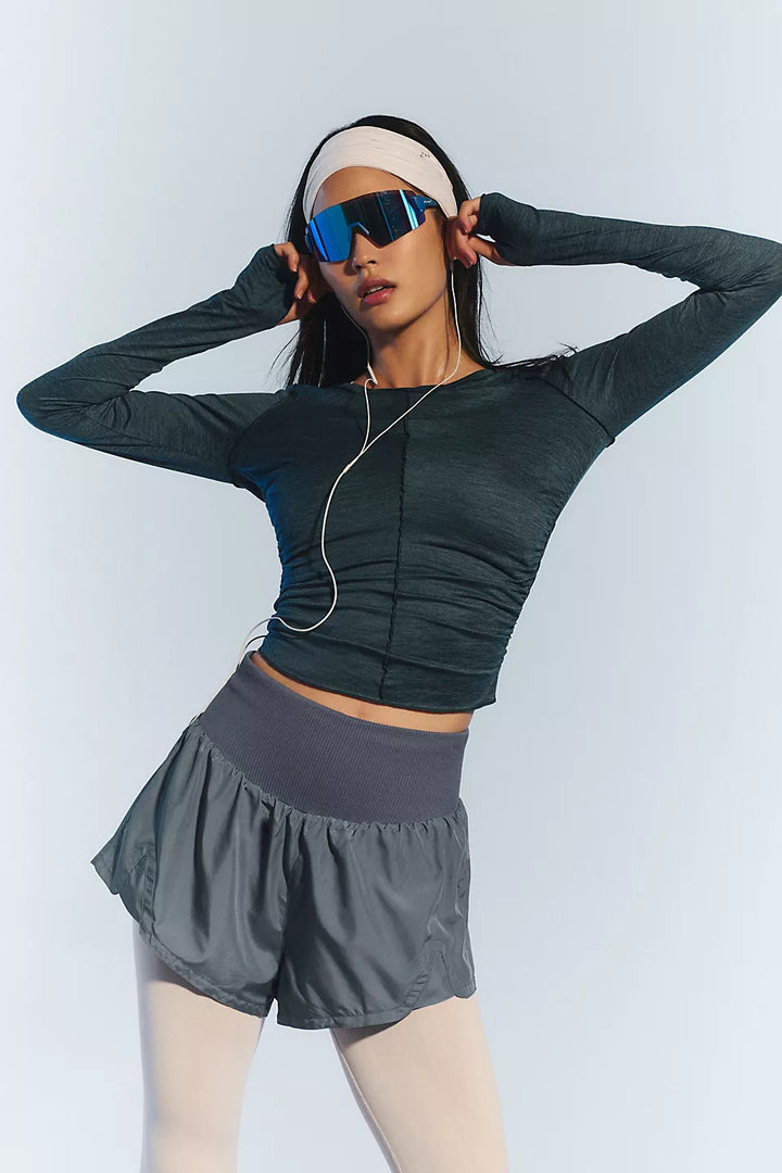 Damer sporty kortærmet top med ergonomisk snit og sidesventilation detalje Skovae