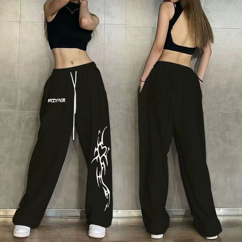 Kvinders afslappede fritidspants med bred pasform og iøjnefaldende grafisk design Skovae