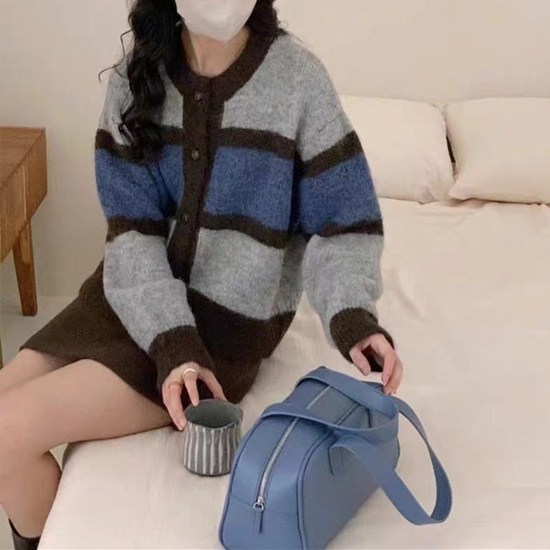 Kvinders hyggelige ternede sweater med knapper og blødt materiale Stilla