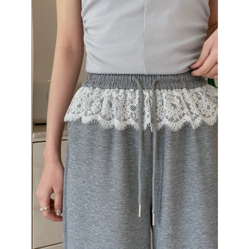 Dame løs fritidshose med elastisk talje og fin spidsapplikation Stilla