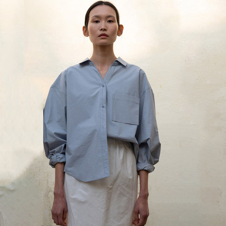 Dame modische skjortebluse med innovativt snit og unikt detalje Stilla