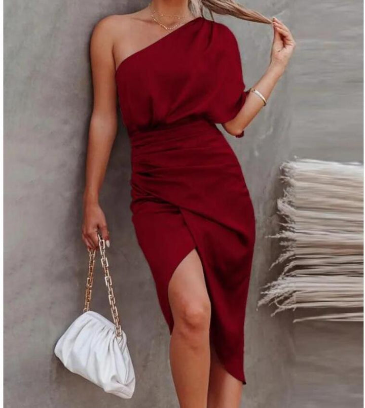 Dame One-Shoulder Satin Midi Kjole med Side Slids og Vikkedetalje Stilla