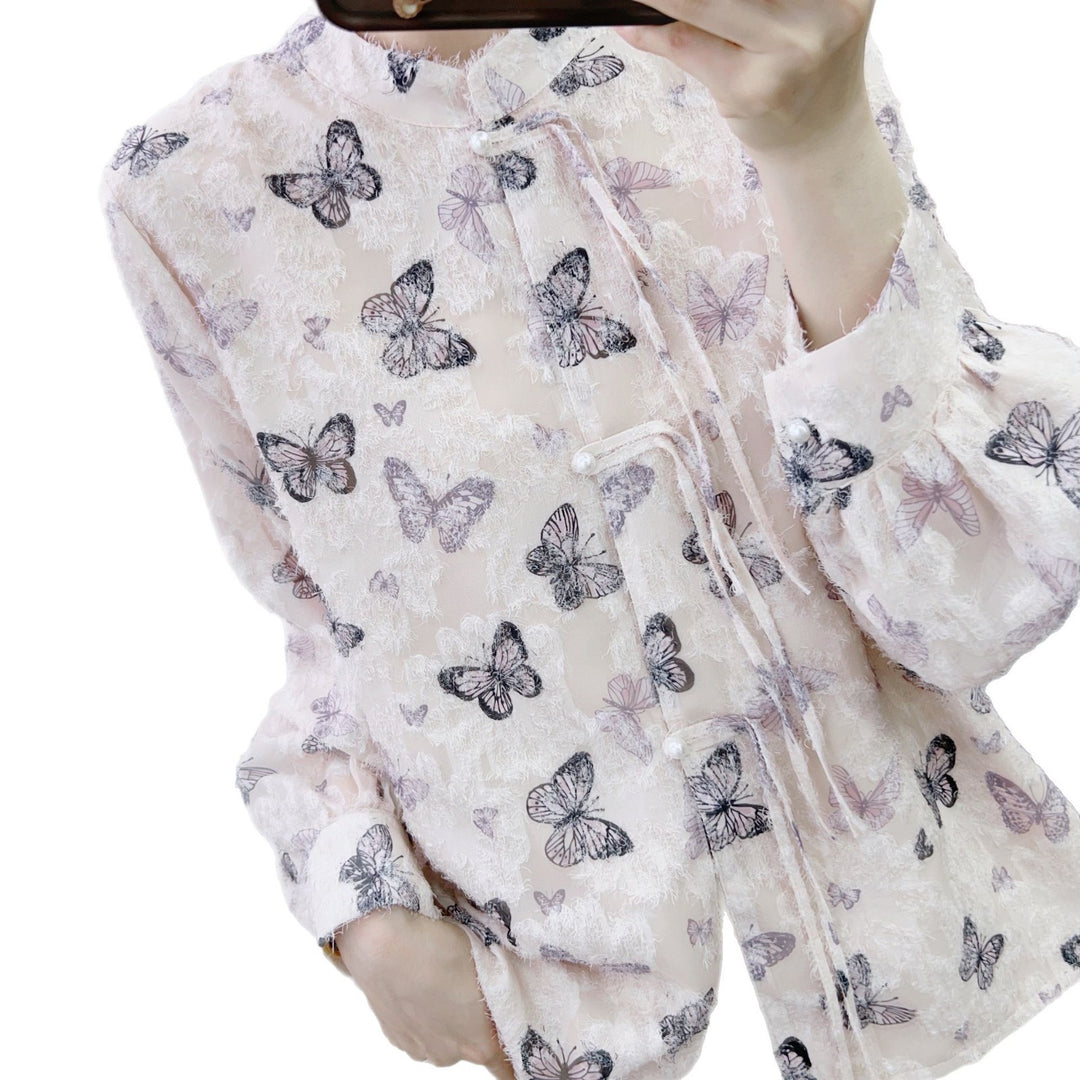 Dame Transparent Bluse med filigranmønster af sommerfugle og elegante perledetaljer Stilla