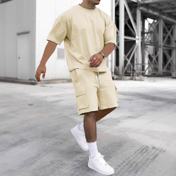 Herre fritids-sæt med oversized T-shirt og cargo-shorts Stilla