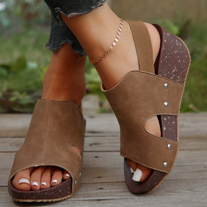 Dame wedge-sandaler med skridsikker sål og elegante detaljer Stilla