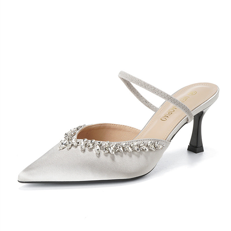 Dame elegante spidse Slingback-hæle med dekorative perleaccentuer Stilla