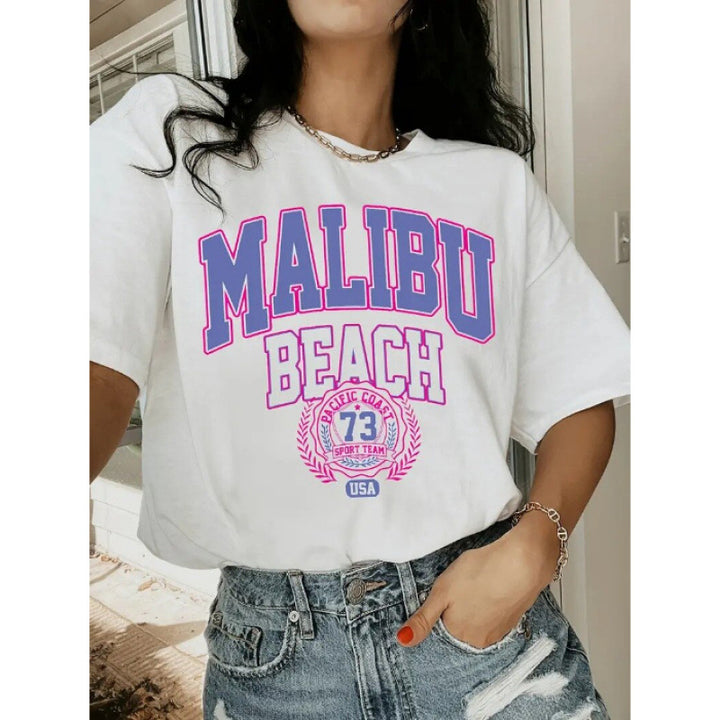 Dame Fashion T-shirt med sporty Malibu Beach print Stilla