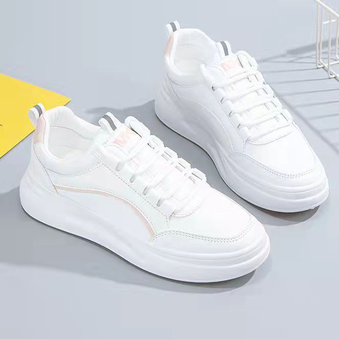 Dame Sneakers i moderne design med stabil sål og åndbar overfladestruktur Stilla