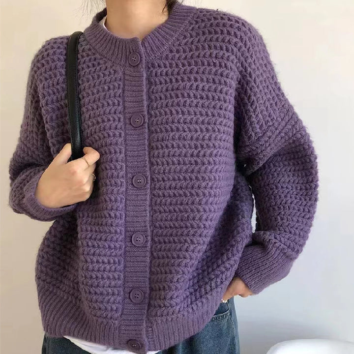 Dame Cozy Cardigan med indviklet kabelmønster og store knapper Stilla