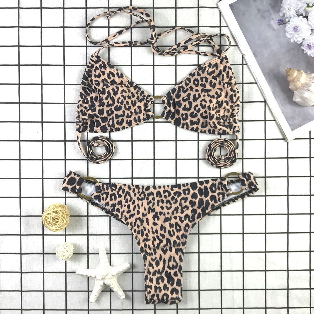 Dame Triangel-Bikini med dekorative ringe og snore-design Stilla