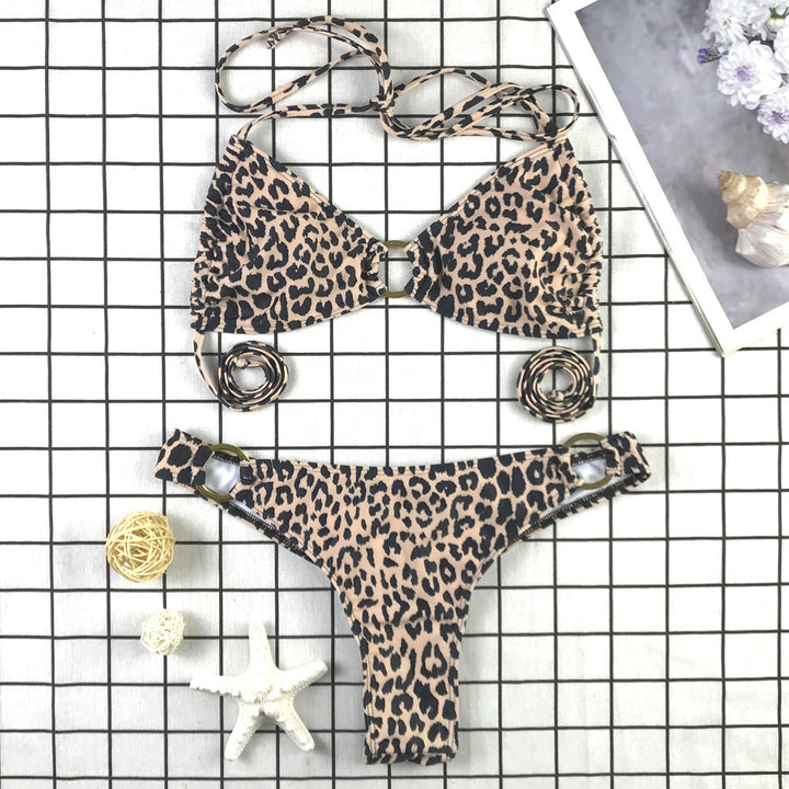 Dame Triangel-Bikini med dekorative ringe og snore-design Stilla
