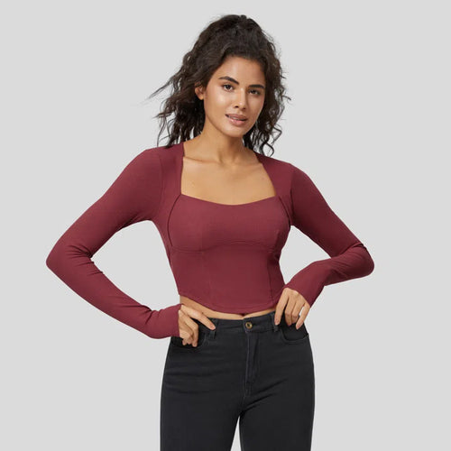 Kvinders tætsiddende langærmet crop top med firkantet halsudskæring og fint ribbet materiale Stilla
