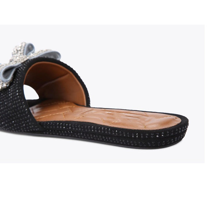 Femme Elegante Strass-besatte Riemchensandaler Stilla