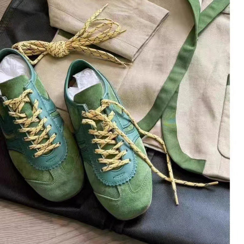Herrer retro-inspirerede ruskinds snøresneakers med farverige accenter Stilla