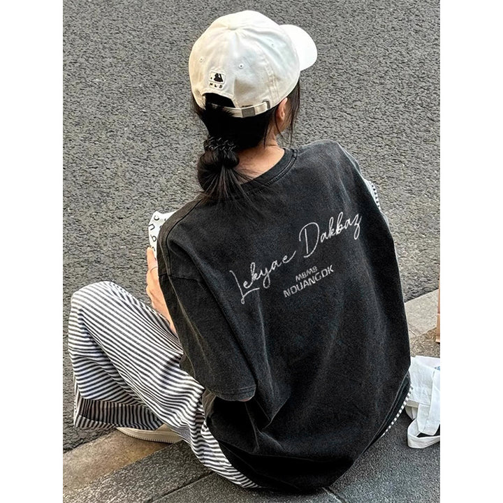 Dame Trend T-shirt med moderne skrift og afslappet snit Stilla