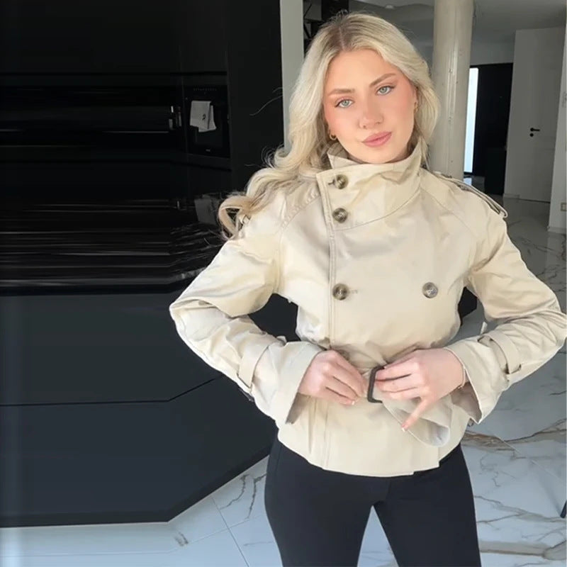 Dame mode kort trench coat med dobbeltrække af knapper og talje bælte Stilla