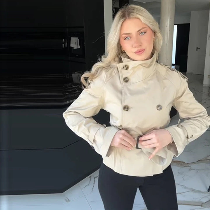 Dame mode kort trench coat med dobbeltrække af knapper og talje bælte Stilla