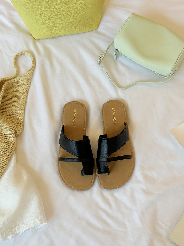 Femme Strappy Slide Sandaler med metalliske accenter Stilla