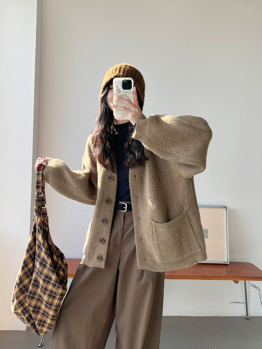 Kvinders hyggelige cardigan med store lommer og knapdetaljer Stilla