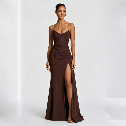 Dame Elegant og figursyet aftenkjole med asymmetrisk draperinger Skovae