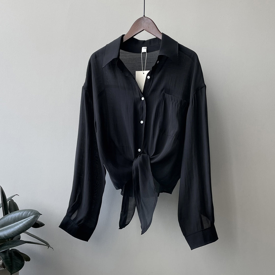 Dame elegant bluse med snoet kant og praktisk brystlomme Stilla