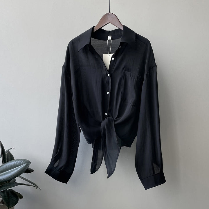 Dame elegant bluse med snoet kant og praktisk brystlomme Stilla