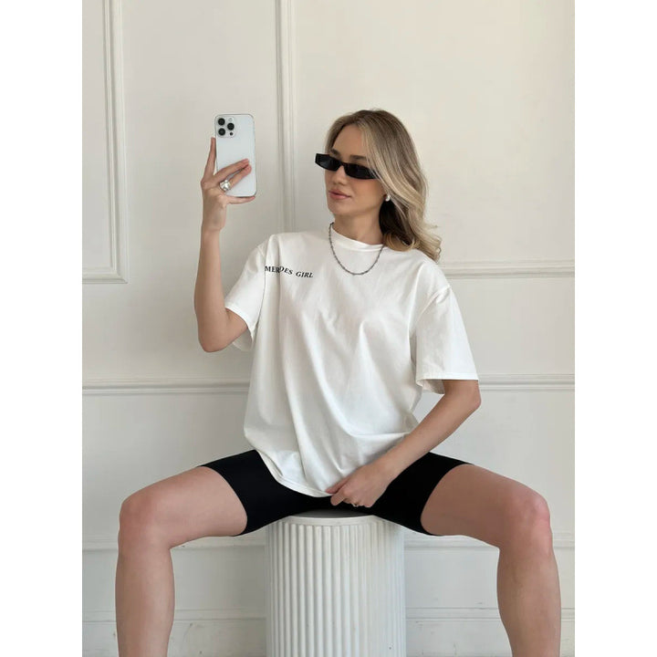 Dame T-Shirt med iøjnefaldende Mercedes-Girls-motiv og inspirerende statementtryk Stilla
