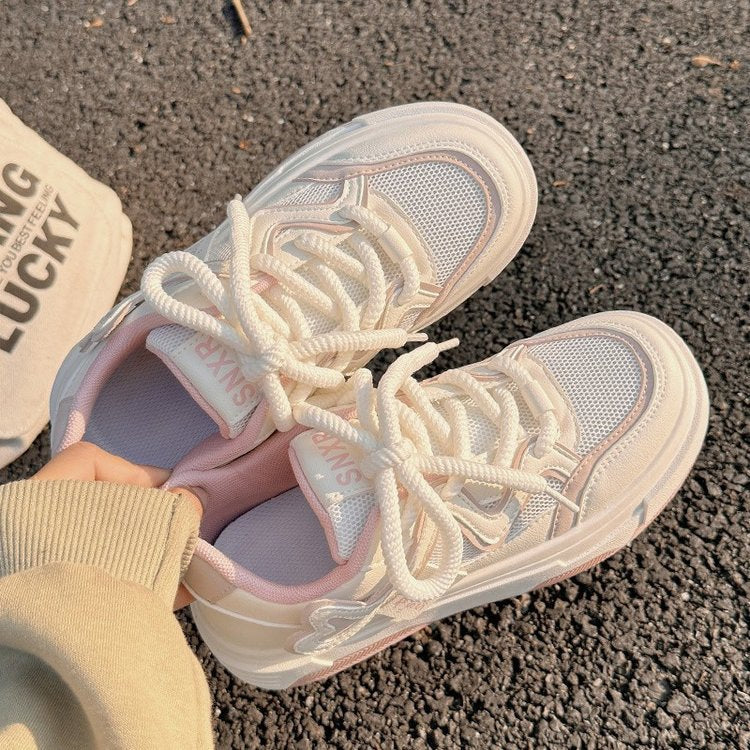 Dame sporty sneakers med åndbar mesh-overflade og moderigtigt design Stilla