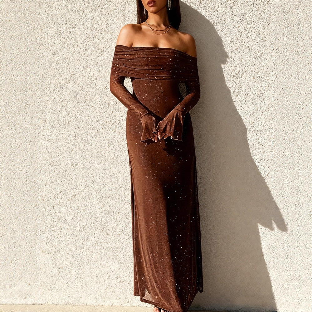 Kvindernes elegante, off-the-shoulder aftenkjole med glitrende paillettrim og tætsiddende silhuet Skovae