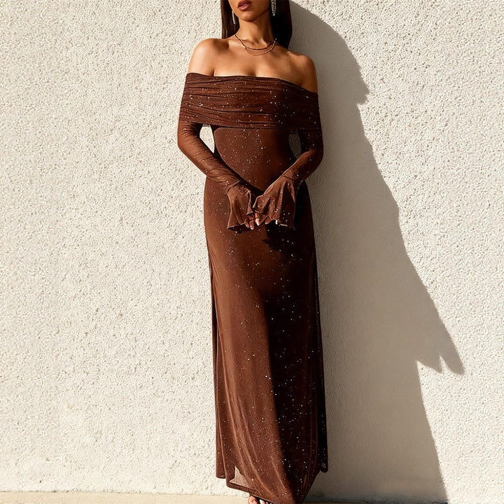 Kvindernes elegante, off-the-shoulder aftenkjole med glitrende paillettrim og tætsiddende silhuet Skovae