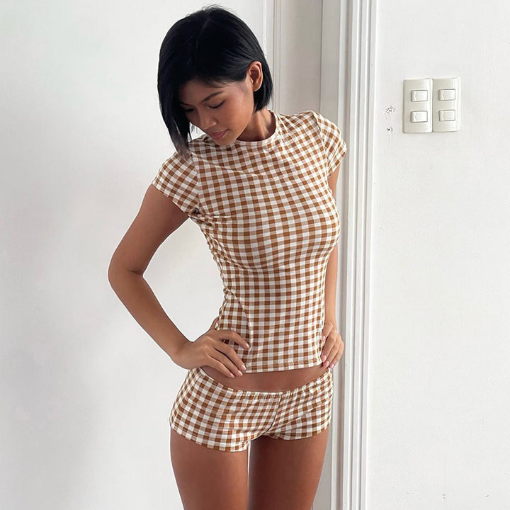 Dame kortærmet top og shorts sæt i ternet design Skovae